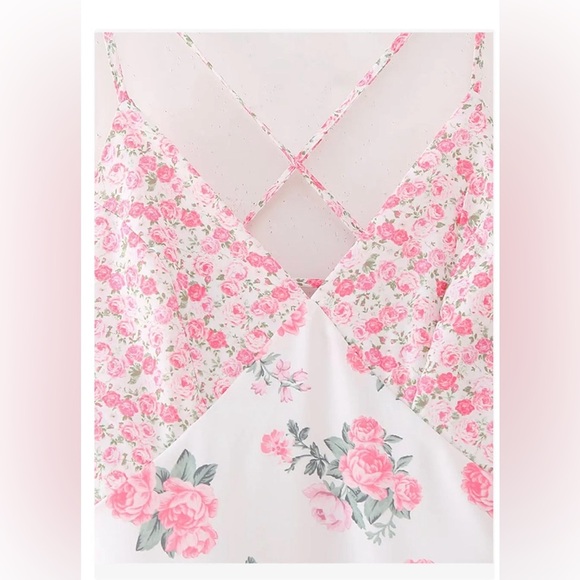 NIP-Floral and Lace Maxi V Neck Dress - Picture 5 of 11